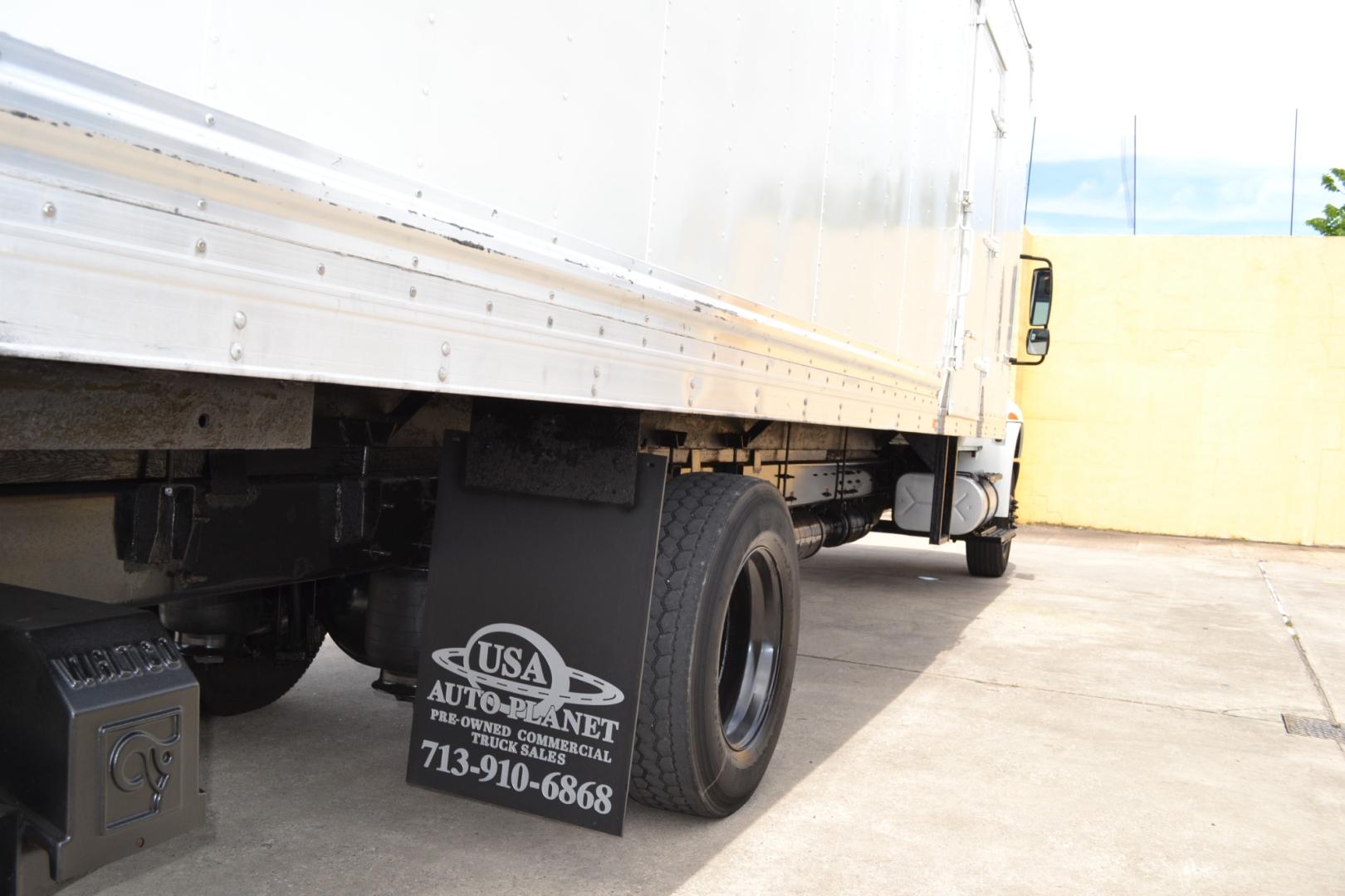 2016 WHITE /BLACK INTERNATIONAL 4300 with an CUMMINS ISB 6.7L 240HP engine, ALLISON 2500RDS AUTOMATIC transmission, located at 9172 North Fwy, Houston, TX, 77037, (713) 910-6868, 29.887470, -95.411903 - Photo#4